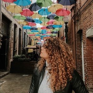 Meet your seller/buyer. //➕